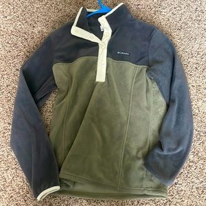 Columbia Pullover, Gray & Green, Size Small